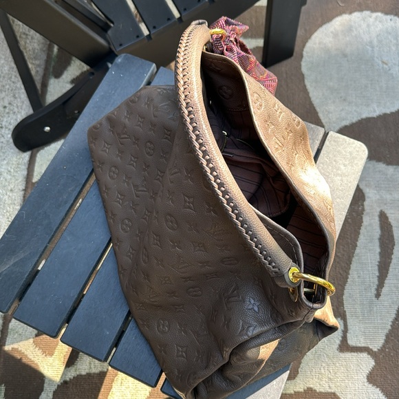 Authentic Louis Vuitton artsy - Picture 7 of 15